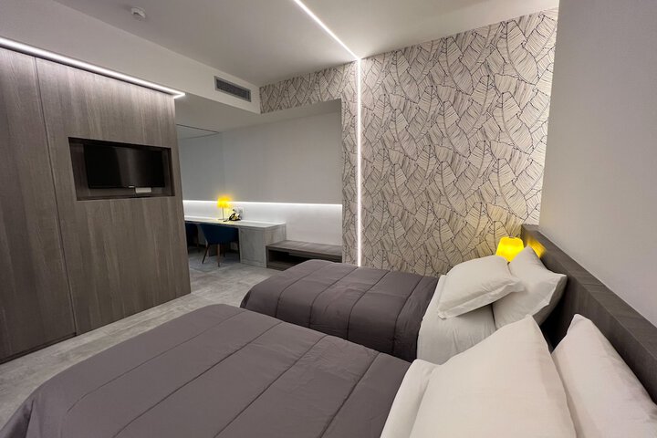 Room 7 of 19