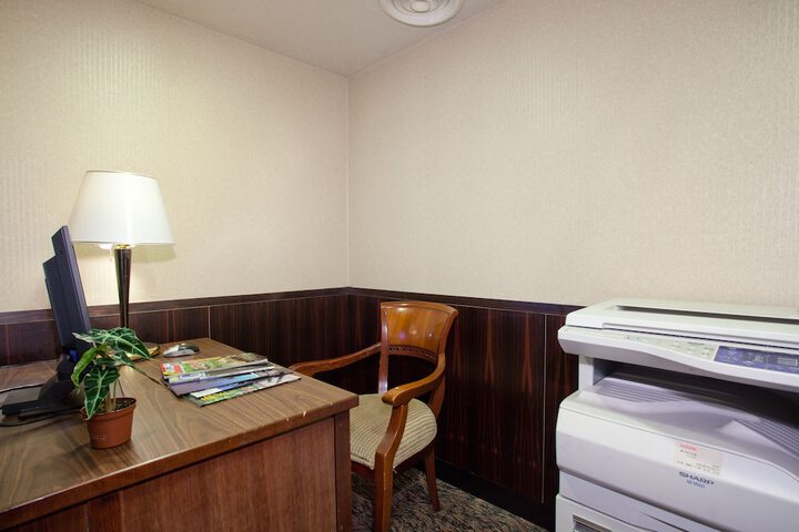 Business Center 17 of 18