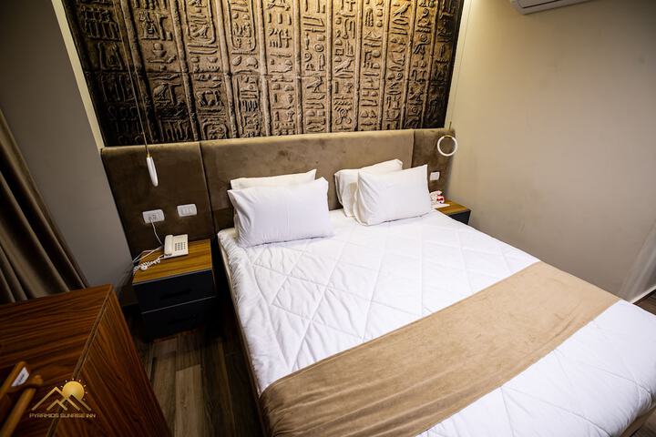 Room 28 of 183