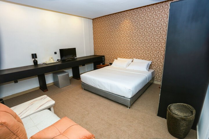 Room 15 of 16