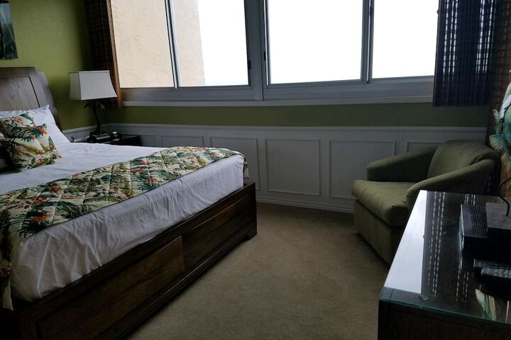 Room 24 of 484