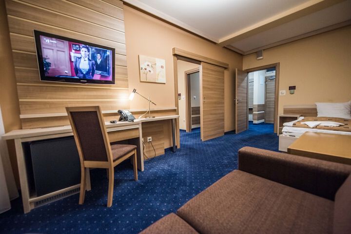 Room 6 of 39