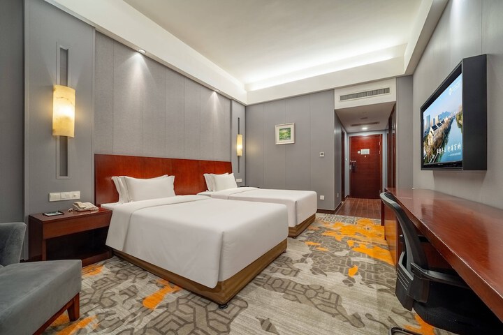 Room 11 of 34