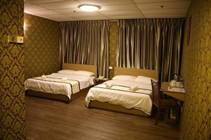 Room 10 of 26