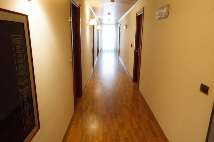 Ballroom/Hall 38 of 45