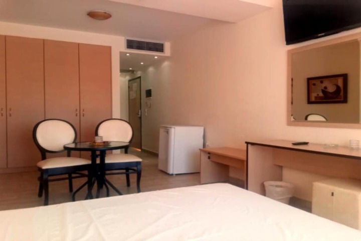 Room 9 of 41