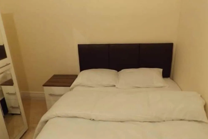 Room 4 of 7