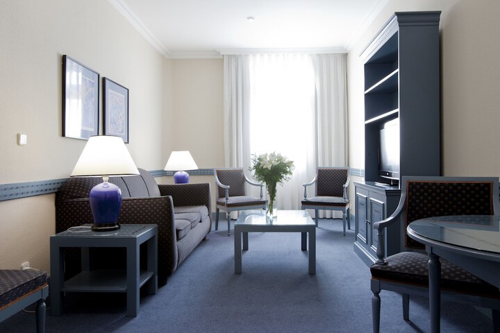 Room 10 of 45
