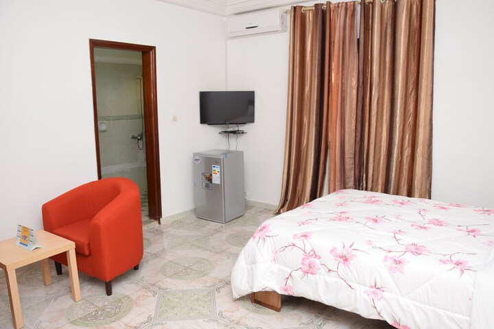 Room 6 of 9