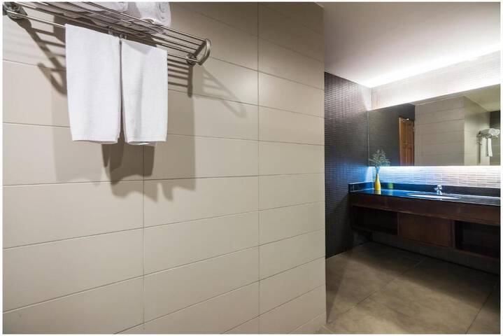 Room 12 of 36