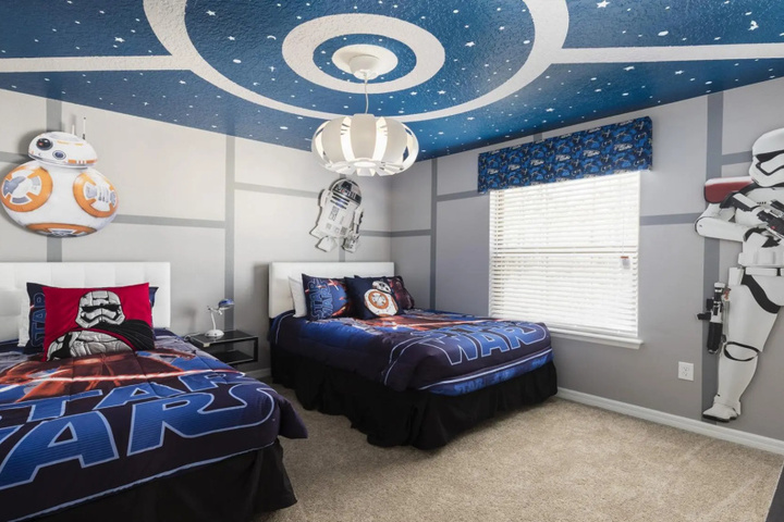 Room 4 of 32