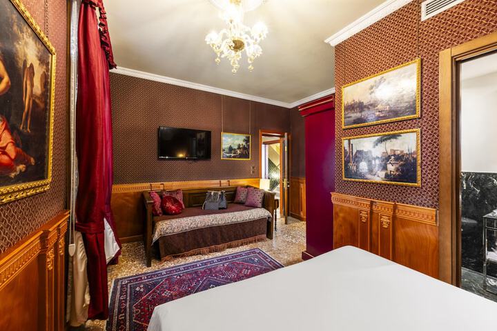 Room 27 of 56