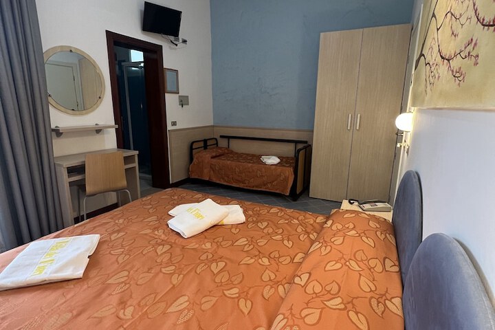 Room 12 of 71