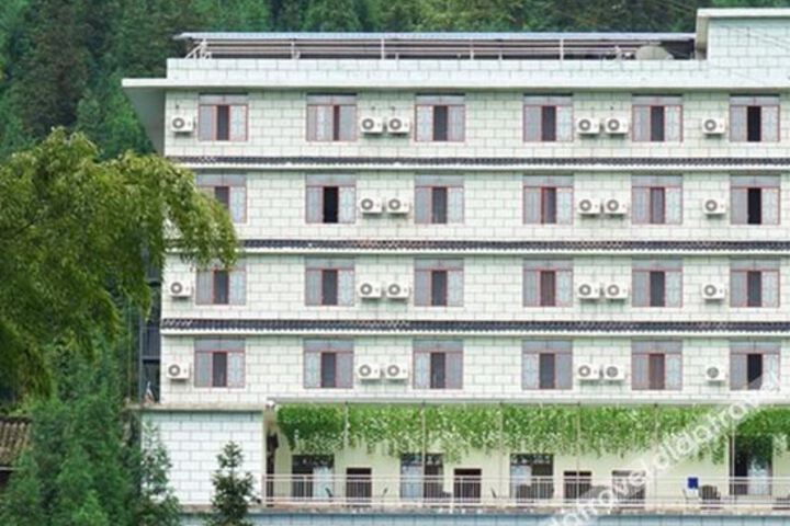 Viewing Island Holiday Hotel