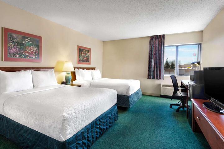 Double Accessible King Size Bed (2 of 2)
