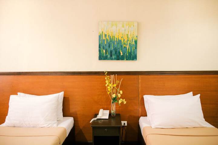 Room 11 of 34