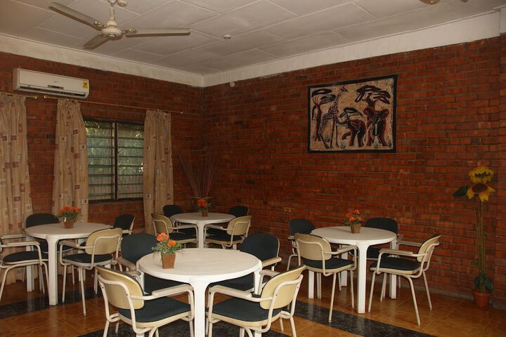 Dining 17 of 22