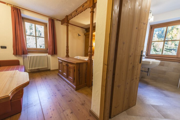 Room 3 of 39
