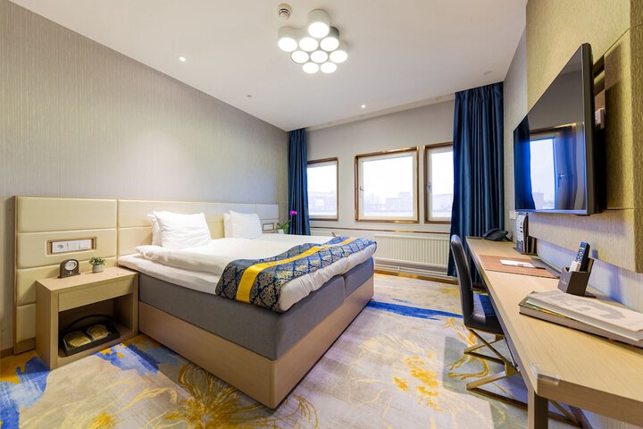 Room 10 of 27