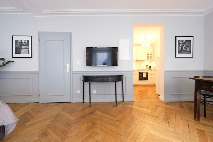 Room 3 of 32