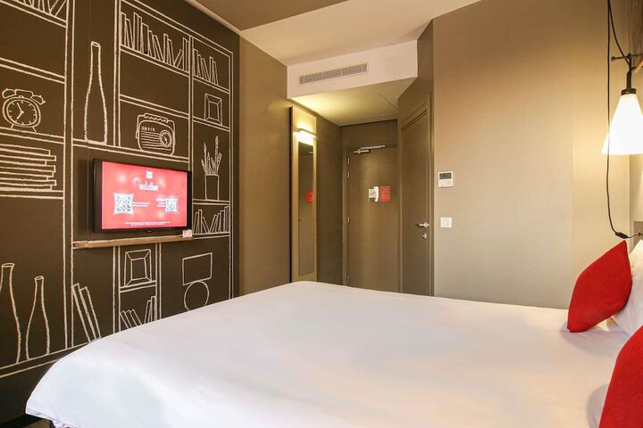 Room 15 of 198
