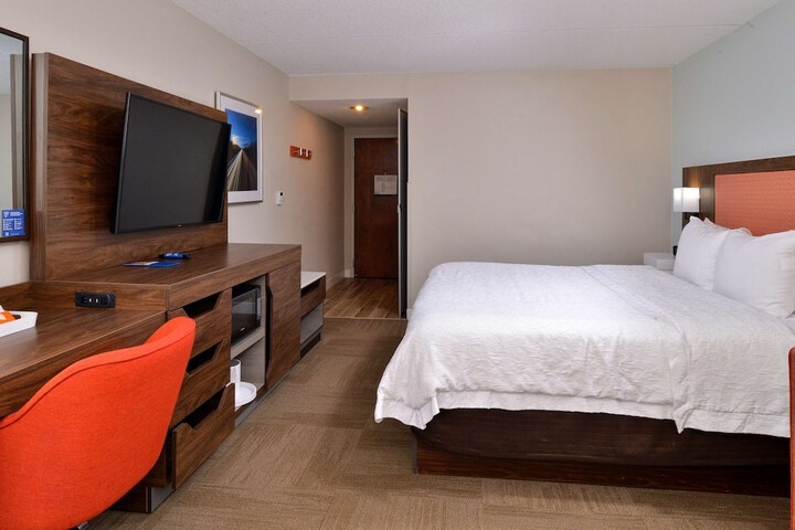 1 King Bed (10 of 16)