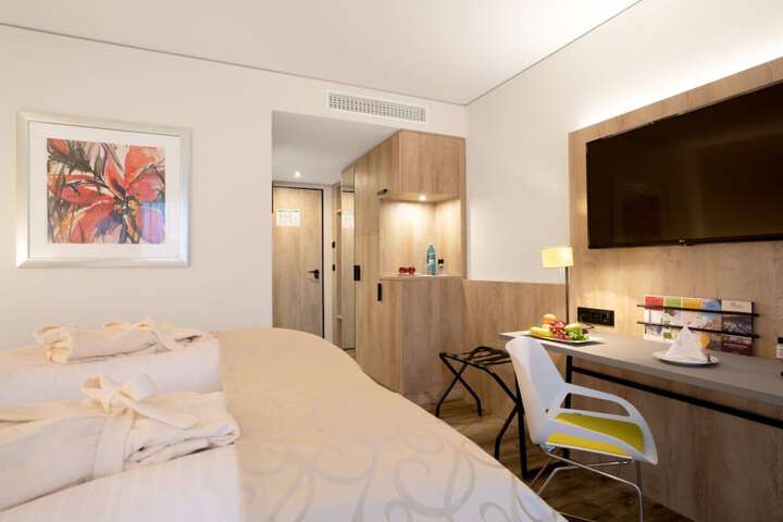 Room 5 of 23