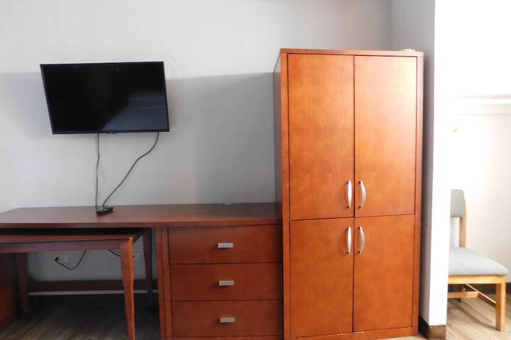 1 King Bed (8 of 10)