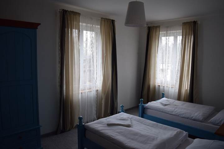 Room 12 of 90