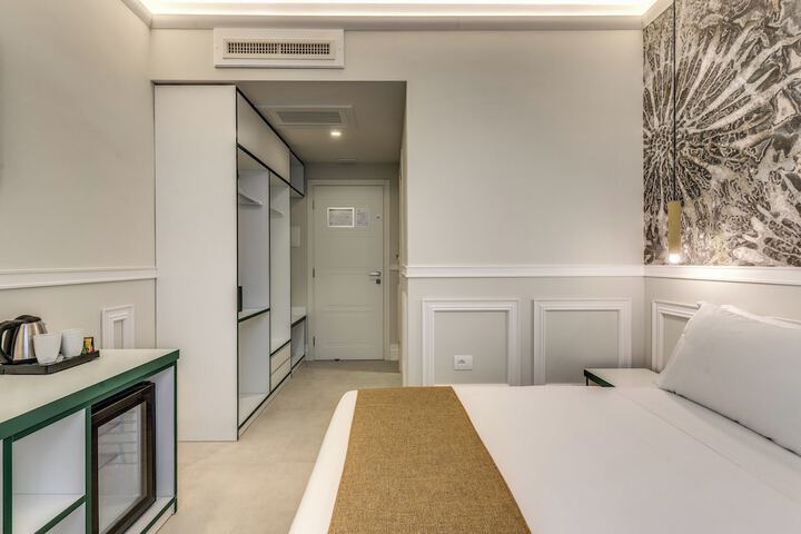 Room 32 of 75