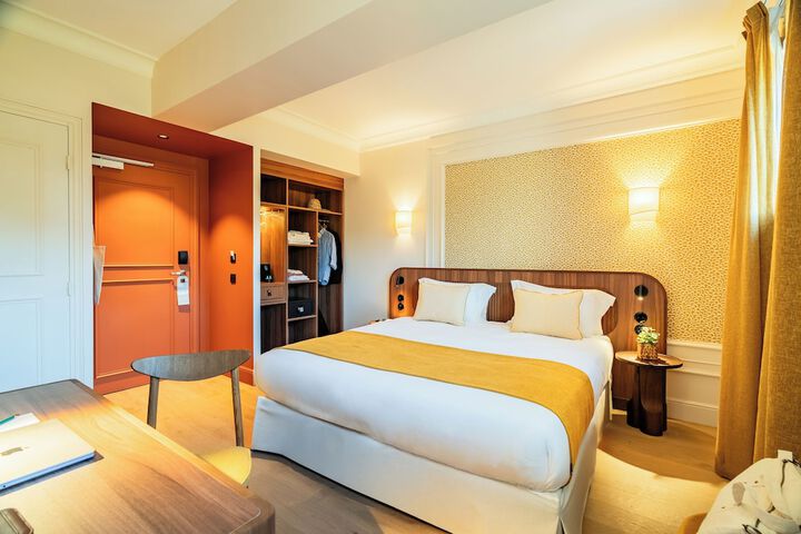 Room 40 of 90