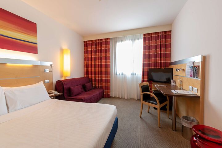 Room 15 of 33