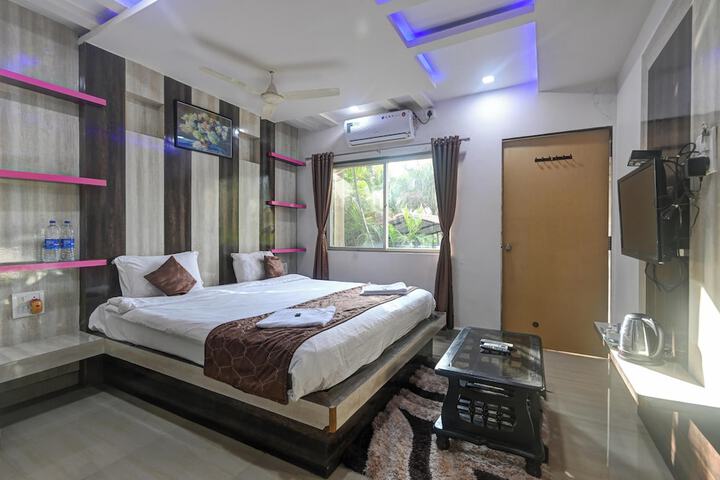 Room 2 of 32
