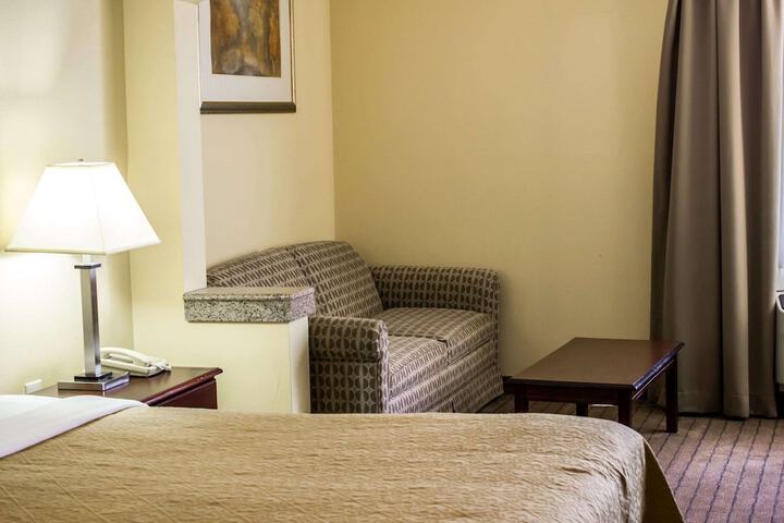1 King Bed (3 of 6)