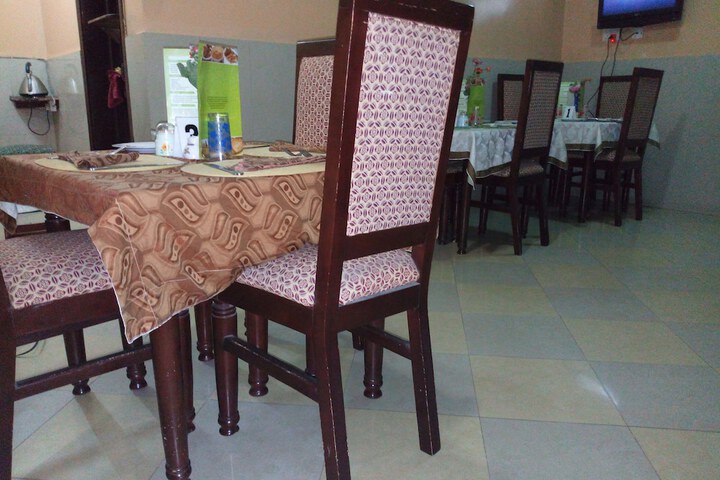 Dining 26 of 34