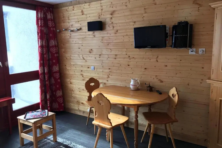 Room 3 of 9