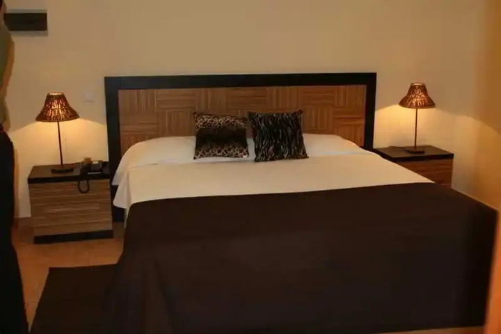 Room 4 of 20