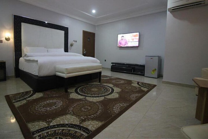 Room 13 of 26