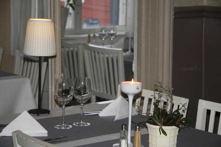 Dining 30 of 53