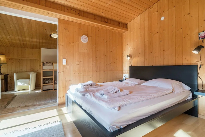 Room 3 of 16