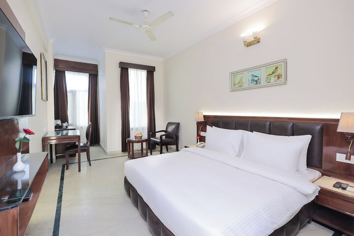 Room 6 of 48