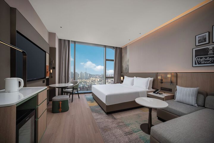 Room 14 of 82
