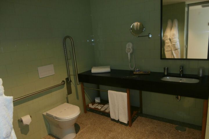 Room 47 of 74
