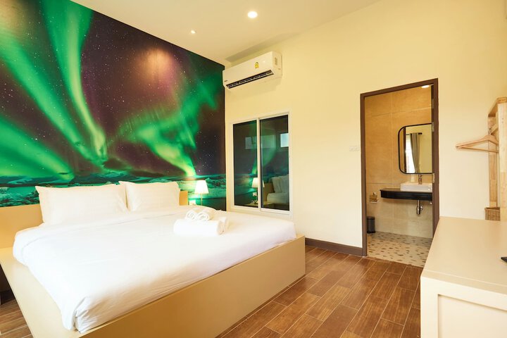 Room 15 of 32