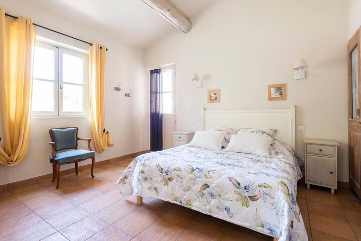 Room 5 of 34