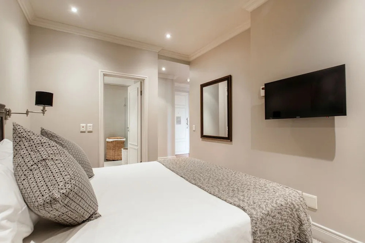 Room 4 of 12
