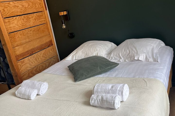 Room 17 of 38
