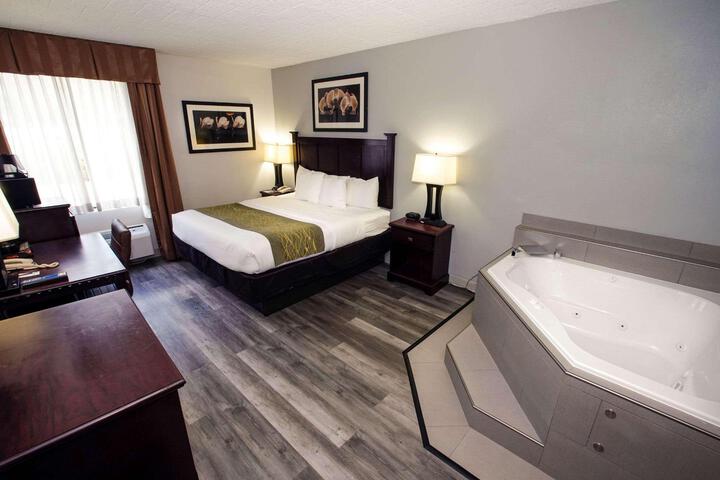 1 King Bed (18 of 27)