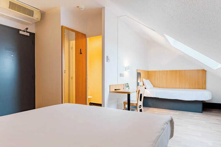 Room 14 of 34