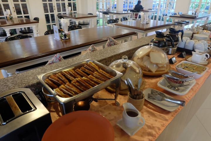 Breakfast/Coffee Service 25 of 42